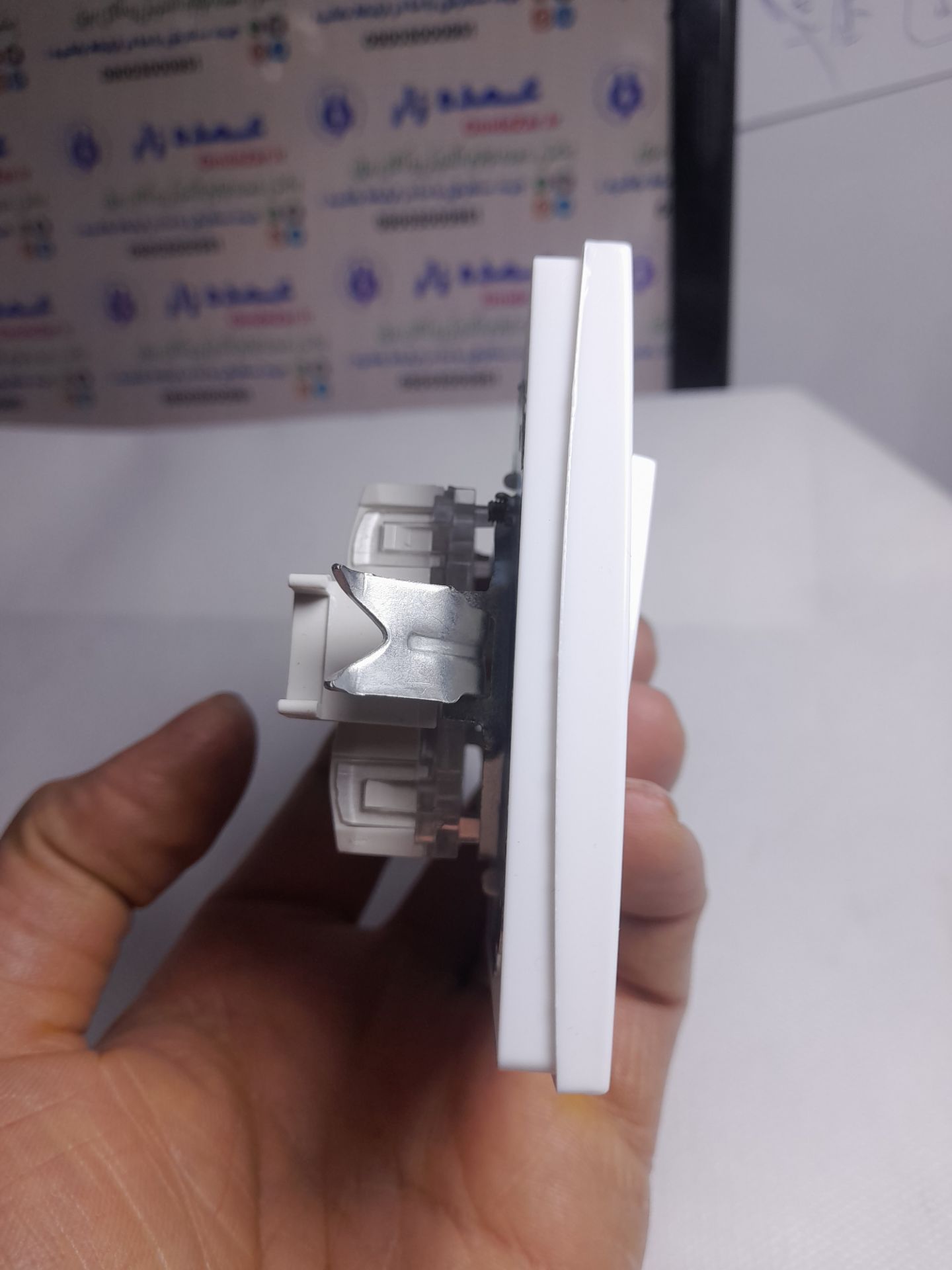 تصویر بغل کلید تک پل سفید بهداد الکتریک