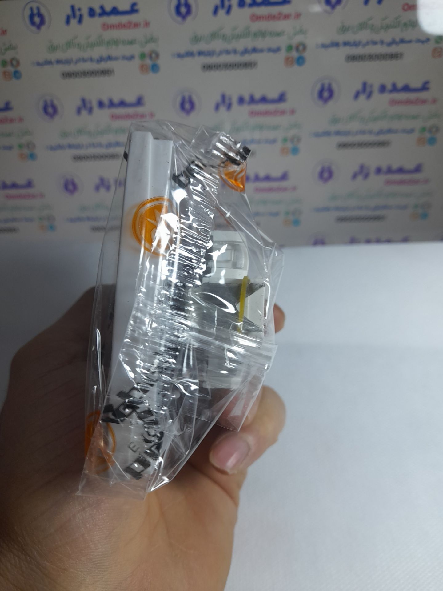 تصویر بغل کلید سه پل مدل ورتکس بهداد الکتریک