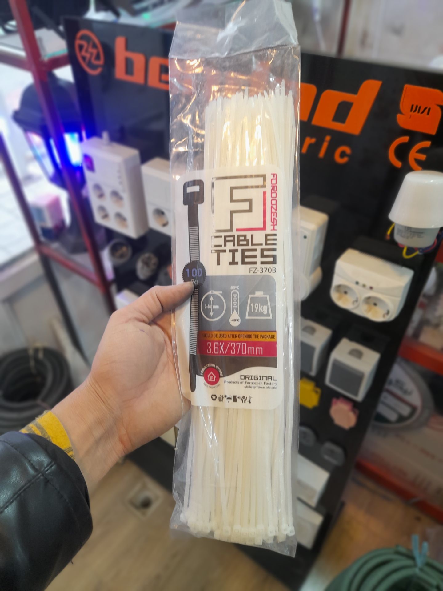 بست عکس و تصویر بست کمربندی 370×3.6 میلی متری سفید فروزش مدل FZ-370B